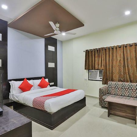Oyo Flagship 19003 Hotel Rudra Mahal Ahmedabad Exteriör bild