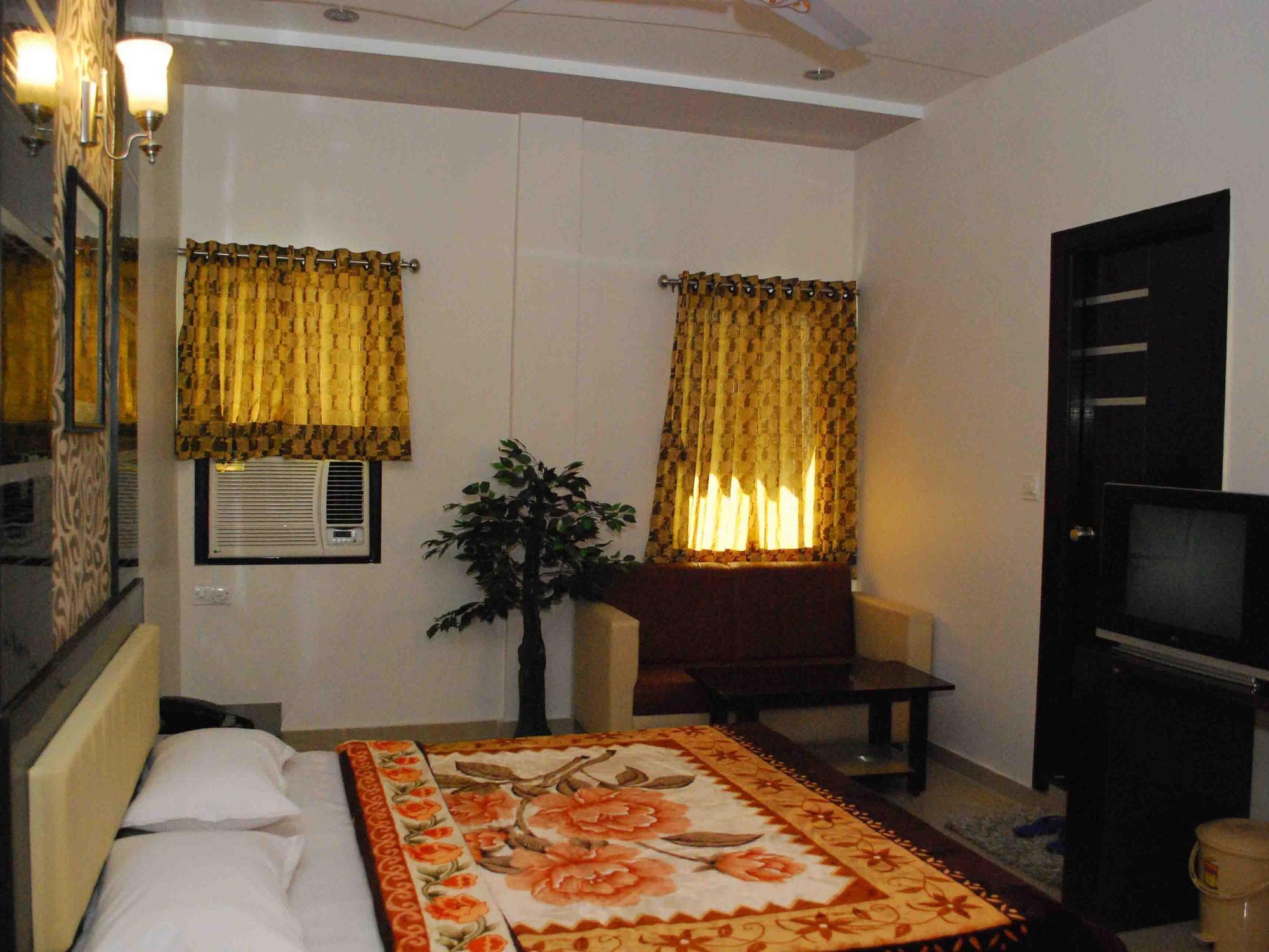 Oyo Flagship 19003 Hotel Rudra Mahal Ahmedabad Exteriör bild