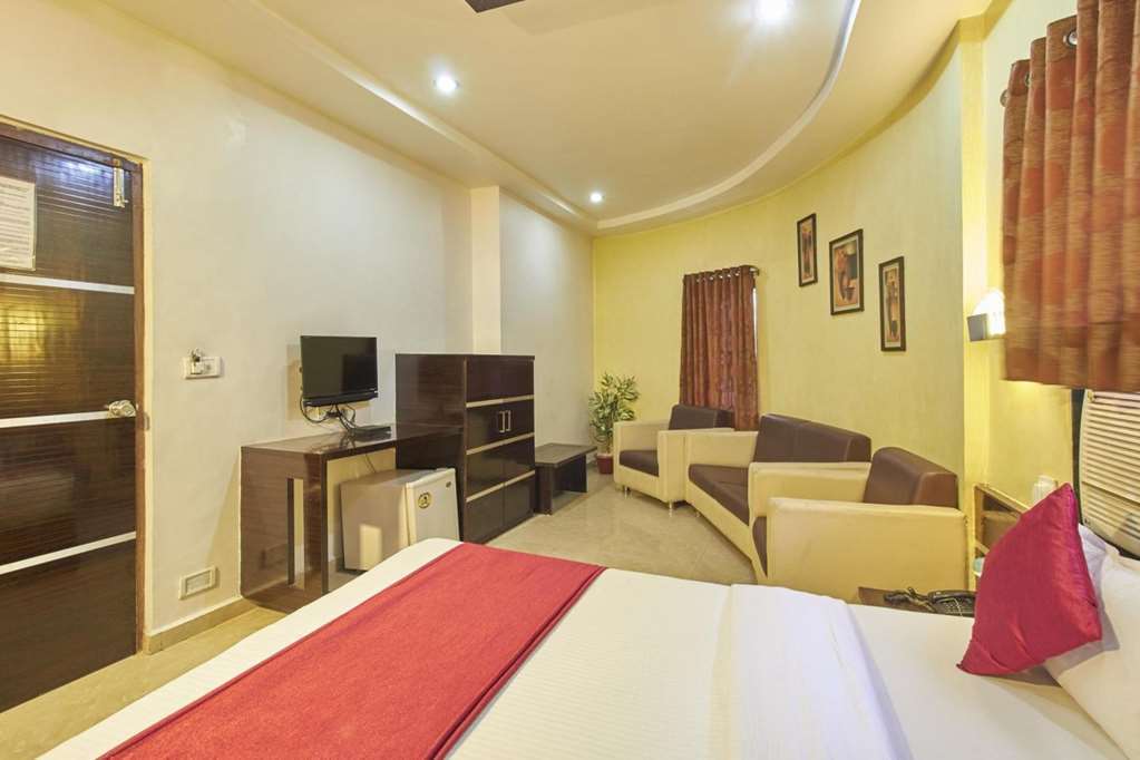 Oyo Flagship 19003 Hotel Rudra Mahal Ahmedabad Rum bild