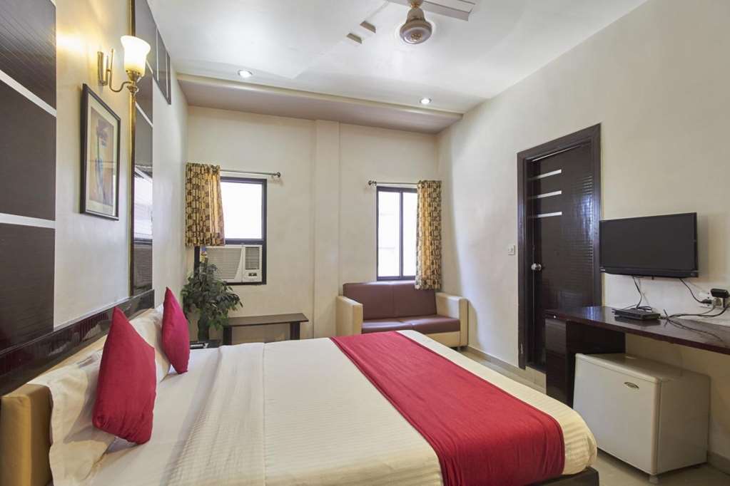 Oyo Flagship 19003 Hotel Rudra Mahal Ahmedabad Rum bild