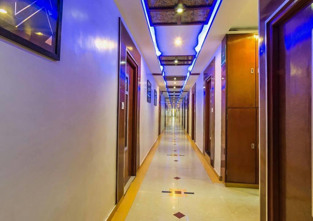 Oyo Flagship 19003 Hotel Rudra Mahal Ahmedabad Exteriör bild