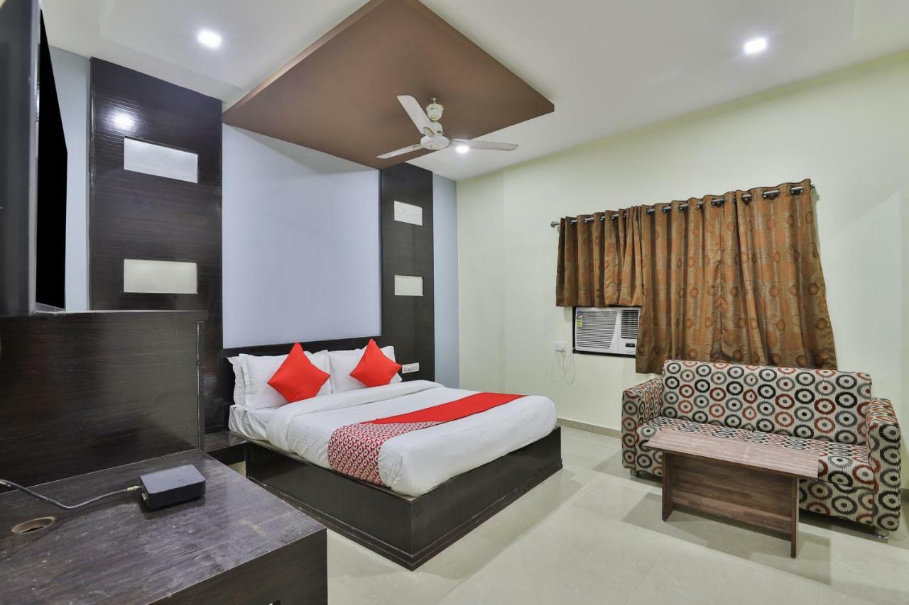 Oyo Flagship 19003 Hotel Rudra Mahal Ahmedabad Exteriör bild