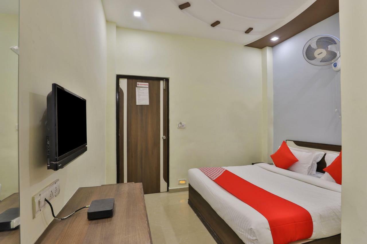 Oyo Flagship 19003 Hotel Rudra Mahal Ahmedabad Exteriör bild