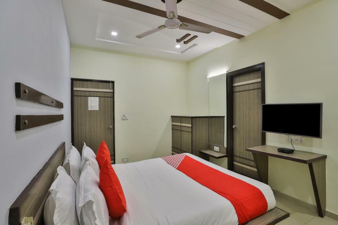 Oyo Flagship 19003 Hotel Rudra Mahal Ahmedabad Exteriör bild