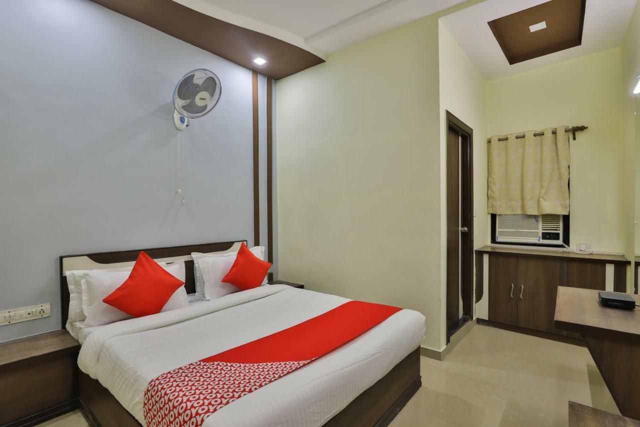 Oyo Flagship 19003 Hotel Rudra Mahal Ahmedabad Exteriör bild