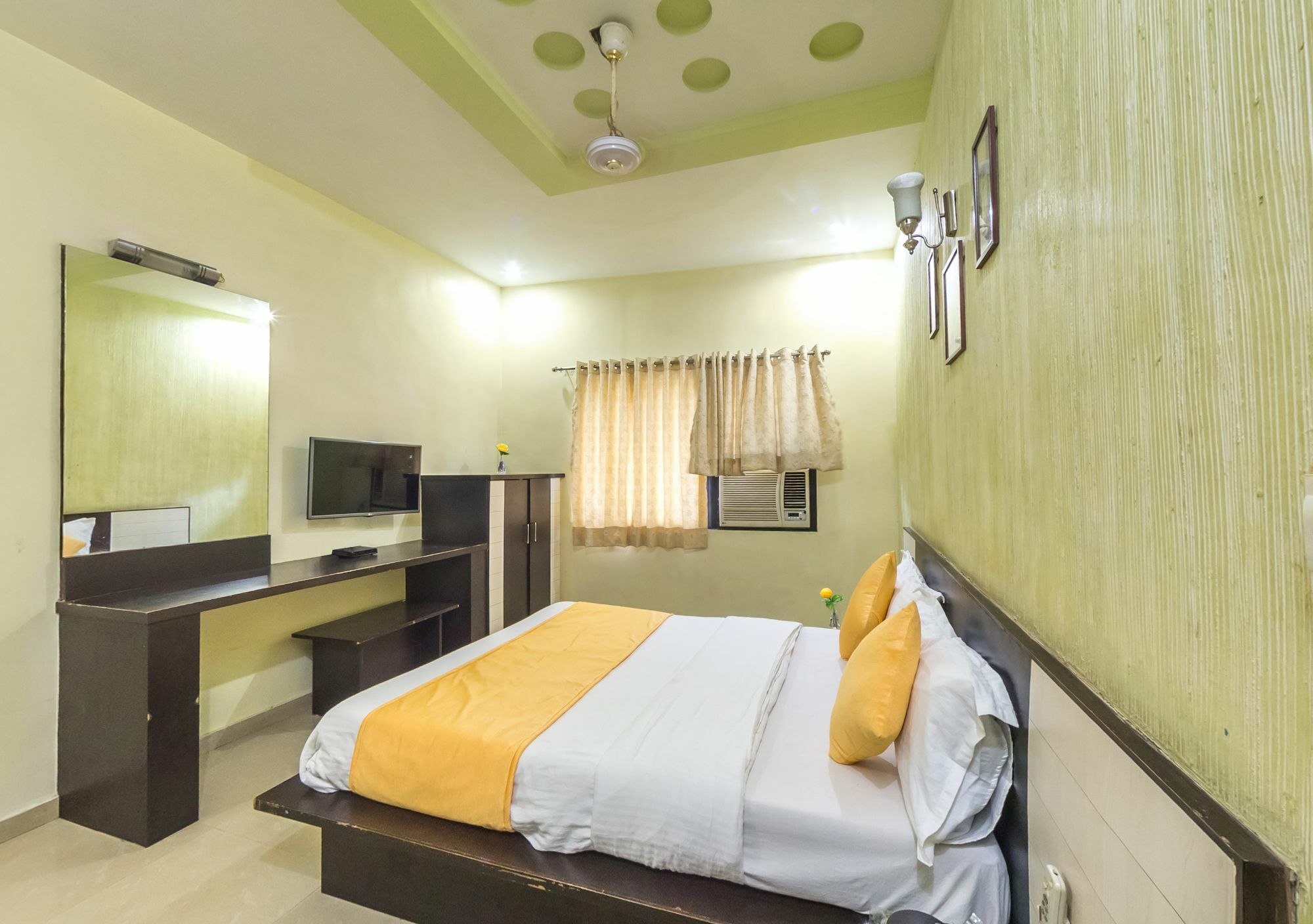 Oyo Flagship 19003 Hotel Rudra Mahal Ahmedabad Exteriör bild