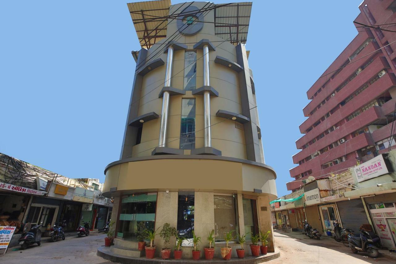 Oyo Flagship 19003 Hotel Rudra Mahal Ahmedabad Exteriör bild