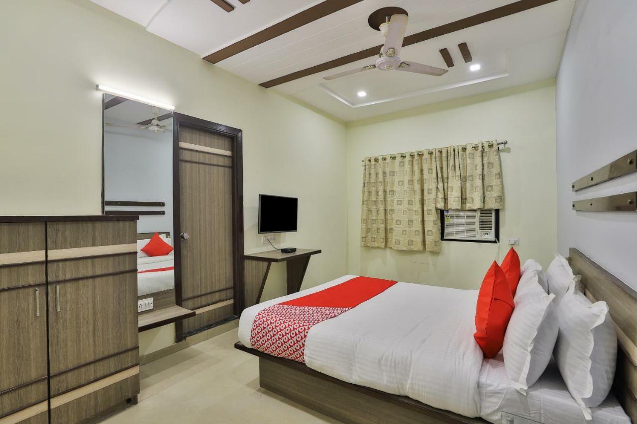 Oyo Flagship 19003 Hotel Rudra Mahal Ahmedabad Exteriör bild