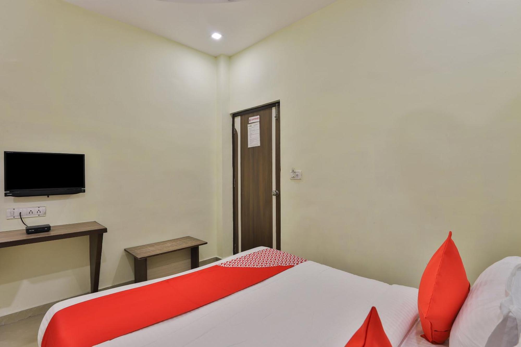 Oyo Flagship 19003 Hotel Rudra Mahal Ahmedabad Exteriör bild