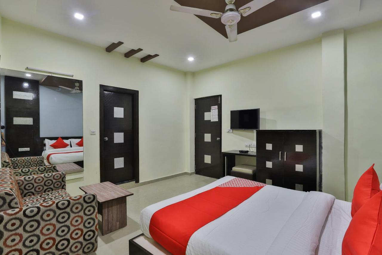 Oyo Flagship 19003 Hotel Rudra Mahal Ahmedabad Exteriör bild