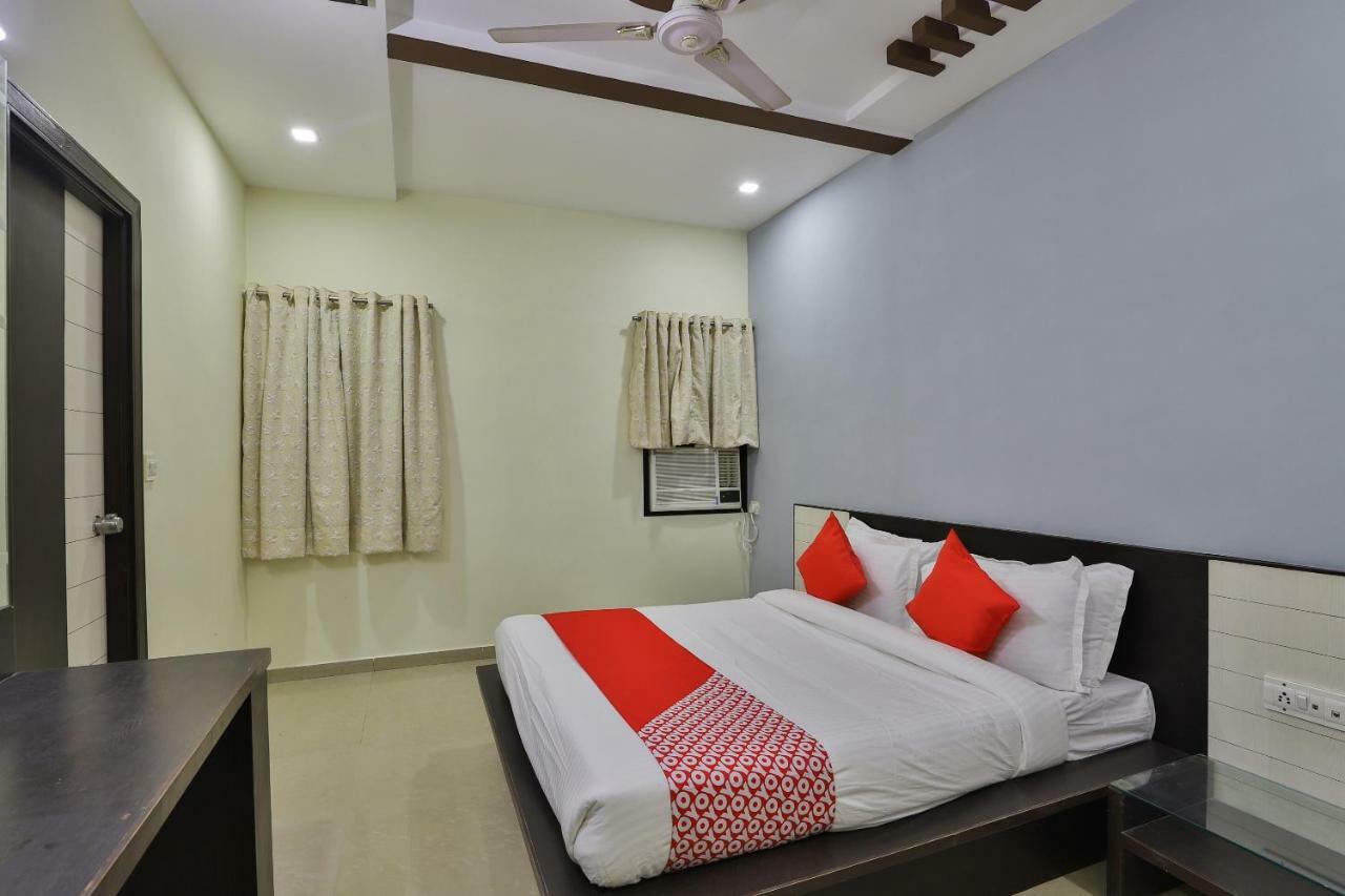 Oyo Flagship 19003 Hotel Rudra Mahal Ahmedabad Exteriör bild