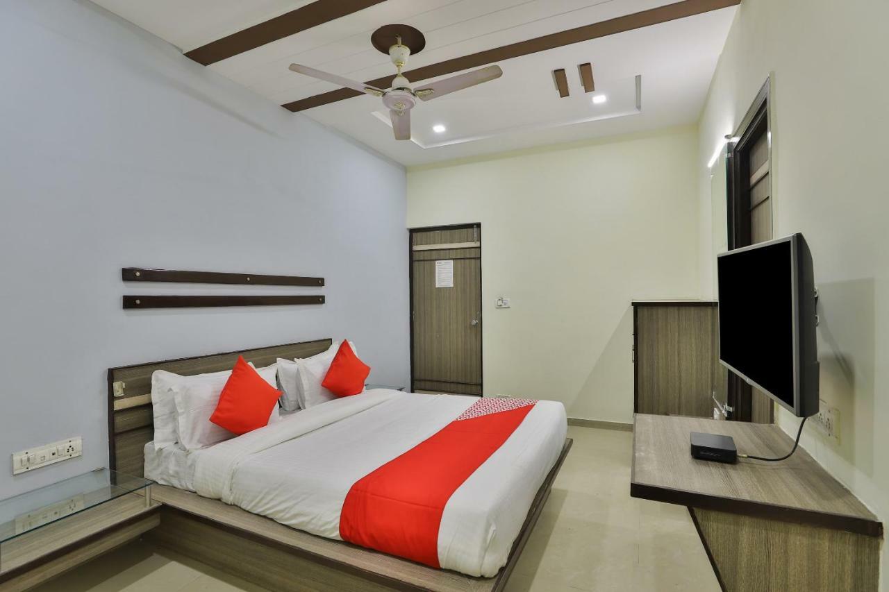 Oyo Flagship 19003 Hotel Rudra Mahal Ahmedabad Exteriör bild