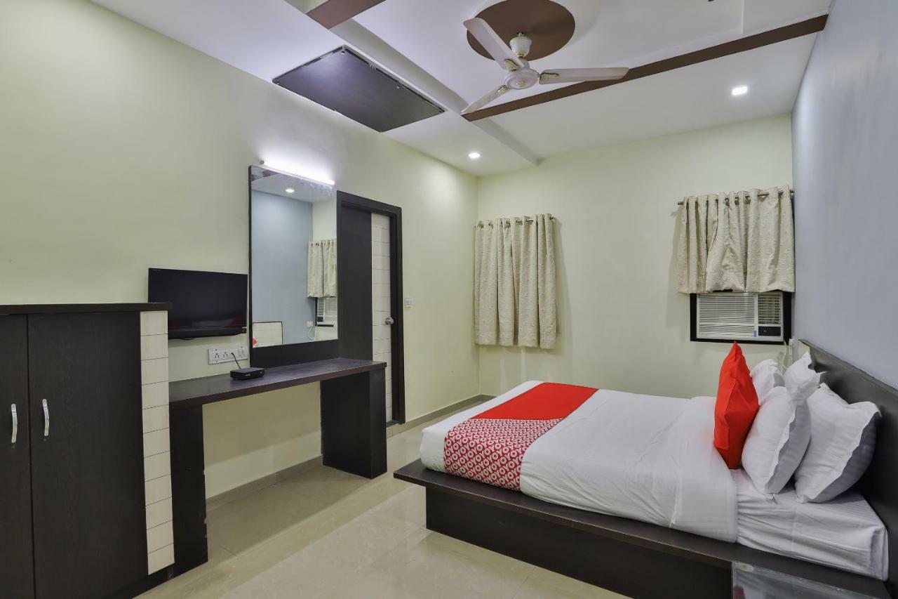 Oyo Flagship 19003 Hotel Rudra Mahal Ahmedabad Exteriör bild